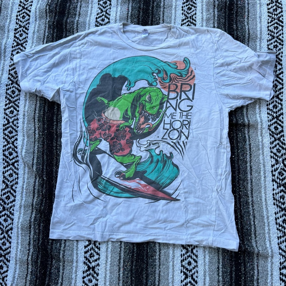 bring me the horizon tee size large